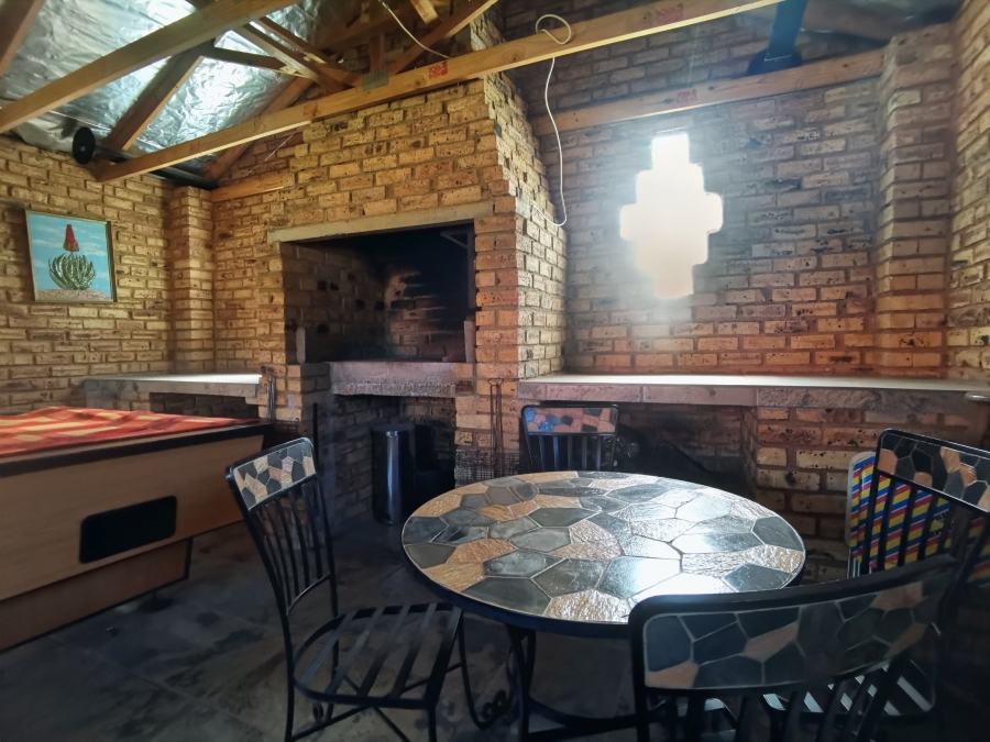 6 Bedroom Property for Sale in Modderfontein A H North West